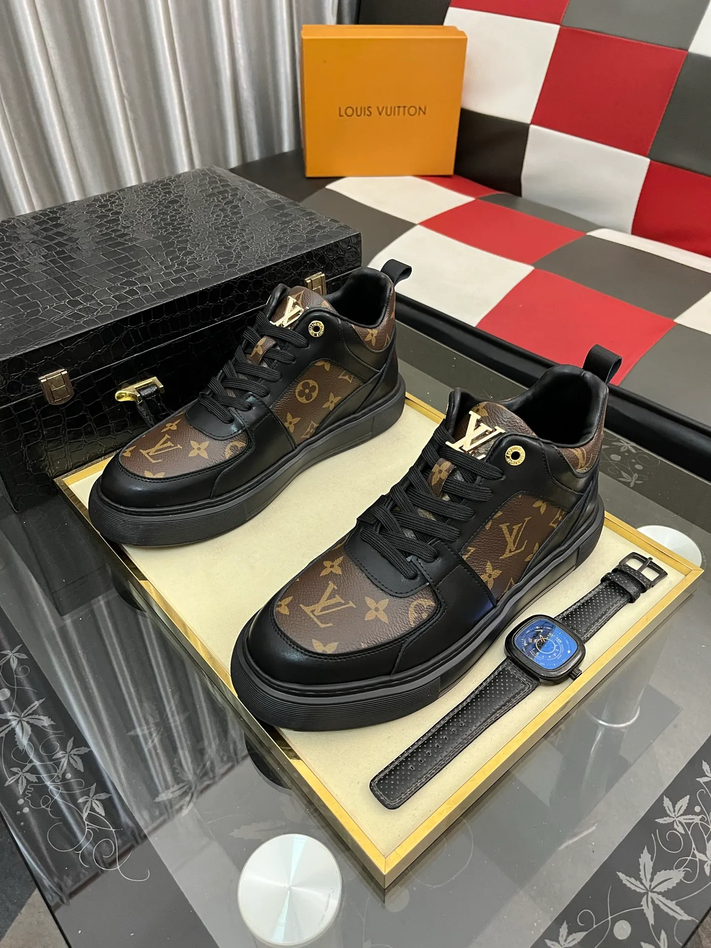Men's shoes 💰458⌚️⌚️《Louis vuitton/LV Louis Vuitton》original quality.~ Unique modern style sneakers. 🏃A must-have casual shoe for trendy men😍😍 Original brand imported from Italy, imported original leather, cowhide lining (refuses to discolor and grind feet) sole: original sole provided by the original factory, French lazy style design ⚠️Fit to the feet, original quality, super comfortable original sole. Code number: 38-442️⃣Colors available
